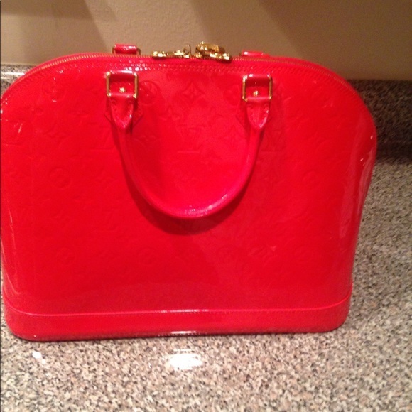 Louis Vuitton - Picture 2 of 4